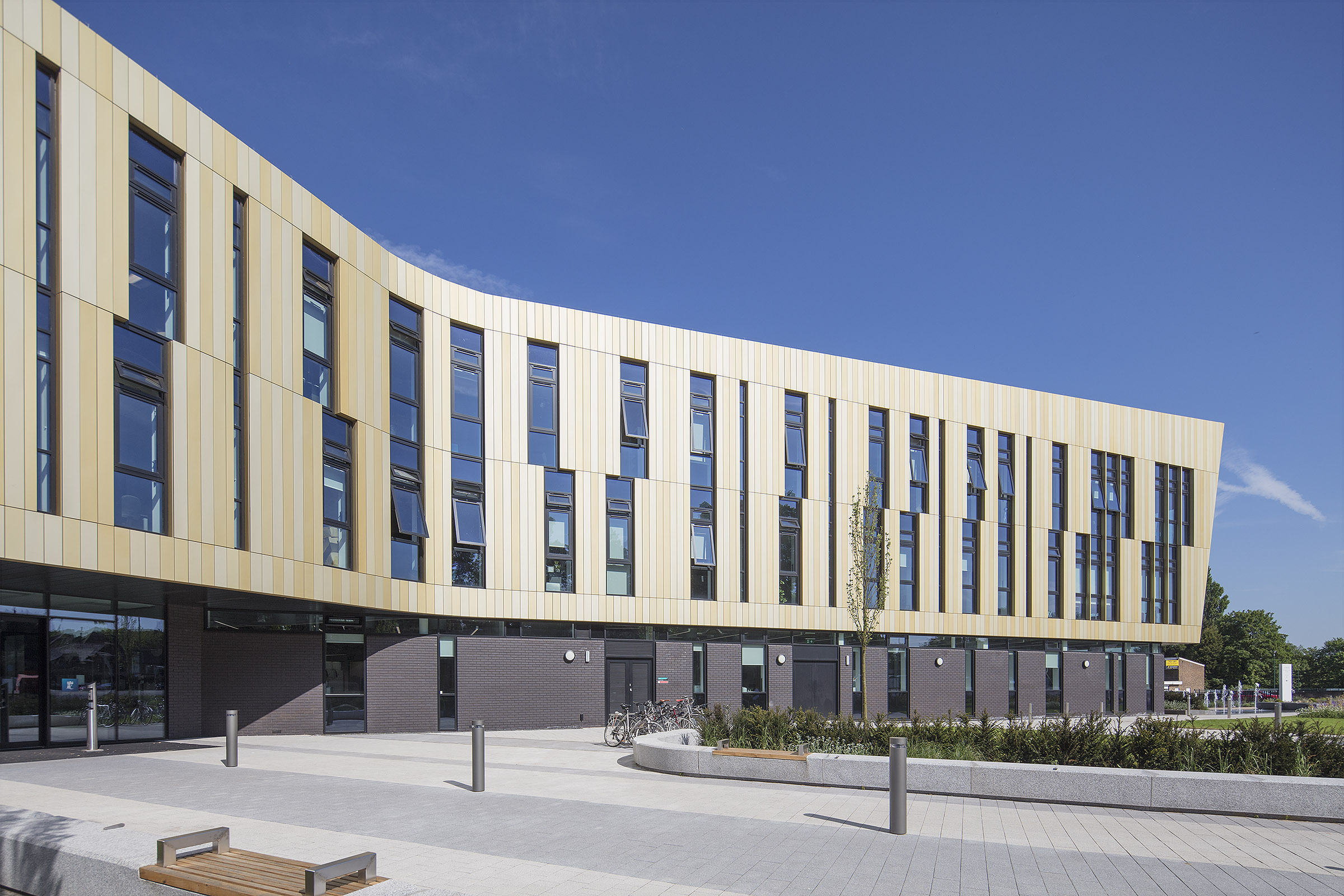Smart Intelligent Facades for The University of Nottingham’s Advanced Manufacturing Building